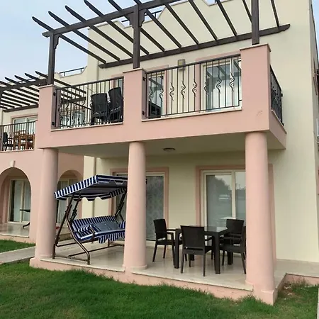 с тремя спальнями на берегу моря Villa Kaziklibucak